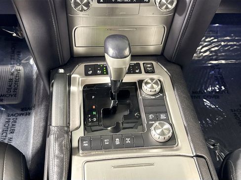 Used 2017 Toyota Land Cruiser image 20