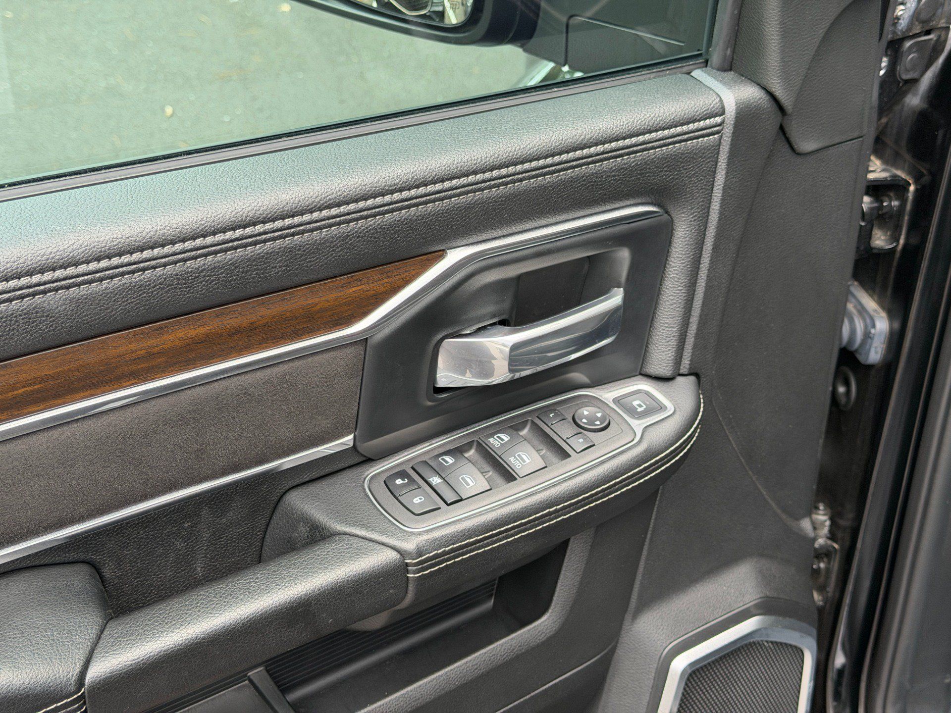 Used 2023 RAM 4500 Laramie AWD/4WD image 33
