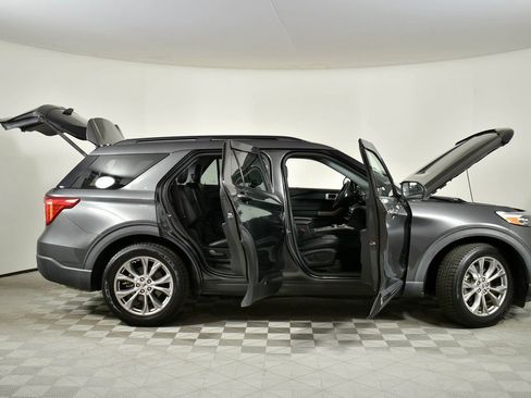 Used 2020 Ford Explorer XLT w/ Equipment Group 202A image 7