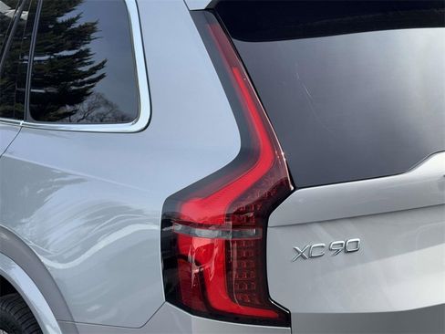 Certified 2025 Volvo XC90 B5 Plus image 8