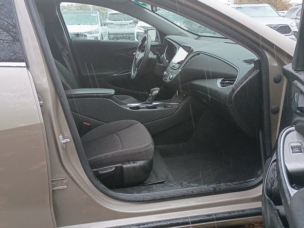 Used 2025 Chevrolet Malibu LT FWD image 15