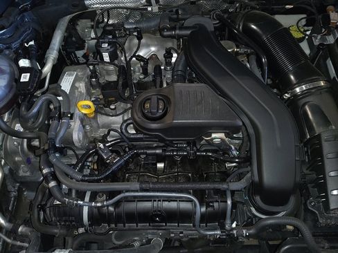 Used 2022 Volkswagen Taos SE image 30