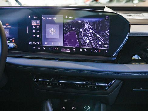 New 2025 Audi Q6 e-tron Premium AWD/4WD image 10