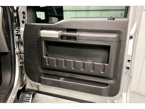 Used 2015 Ford F250 Lariat w/ Chrome Package image 24