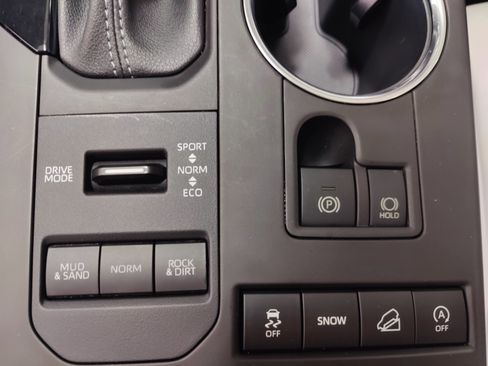 Used 2022 Toyota Highlander XLE image 27