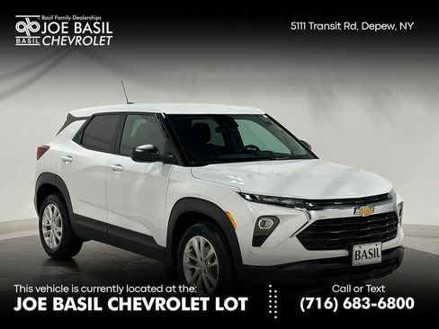 Used 2025 Chevrolet TrailBlazer LS w/ LS Convenience Package FWD image 1