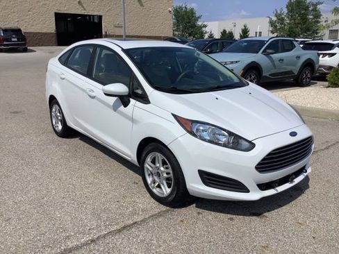 Used 2019 Ford Fiesta SE FWD image 2