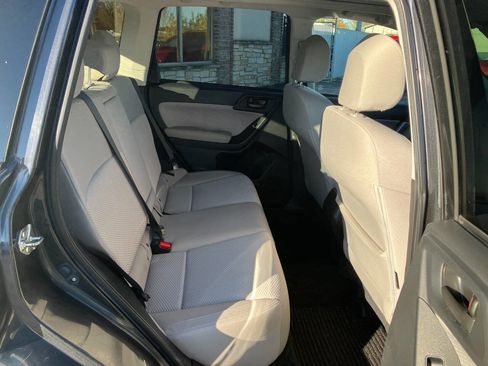 Used 2017 Subaru Forester 2.5i Premium image 16