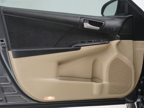 Used 2012 Toyota Camry LE image 12