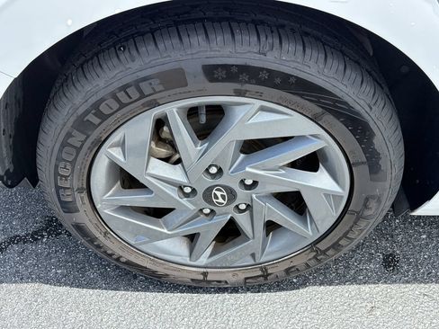 Used 2024 Hyundai Elantra SEL FWD image 27