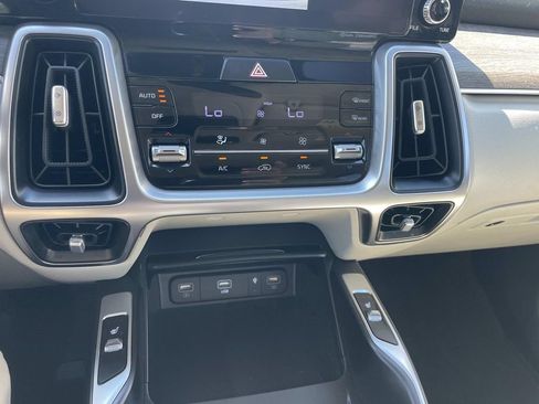 Used 2023 Kia Sorento S w/ Panoramic Sunroof Package AWD/4WD image 25