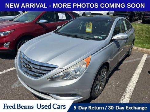 Used 2012 Hyundai Sonata Limited w/ Navigation Pkg FWD image 2