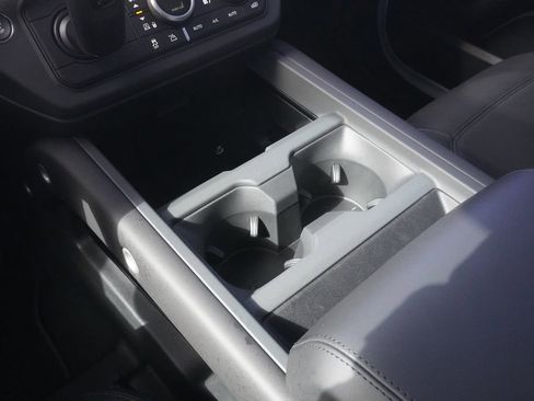 New 2026 Land Rover Defender 110 X-Dynamic SE image 14