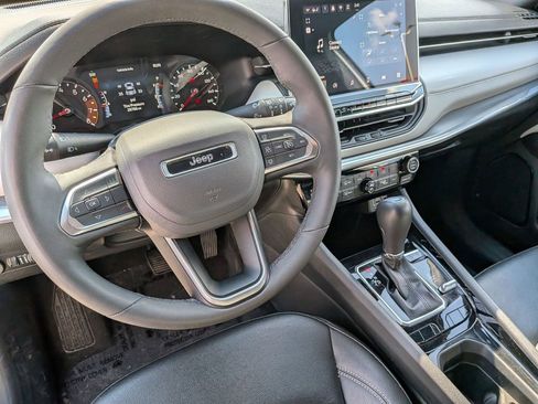 Used 2025 Jeep Compass Limited AWD/4WD image 15