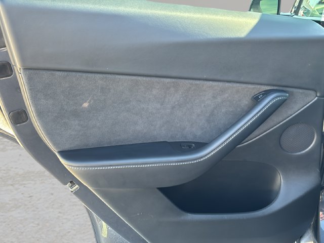 Used 2022 Tesla Model Y Long Range AWD/4WD image 17