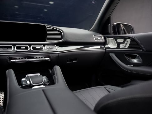 Used 2025 Mercedes-Benz GLS 63 AMG 4MATIC image 45