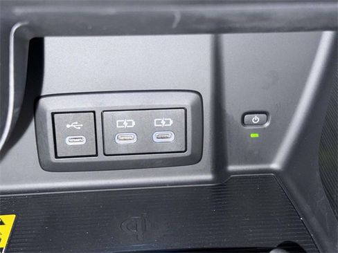 Used 2023 Toyota Venza image 26