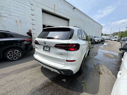 Used 2024 BMW X5 xDrive40i w/ M Sport Package AWD/4WD image 8
