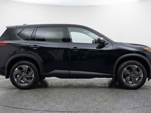 Used 2025 Nissan Rogue SV image 11