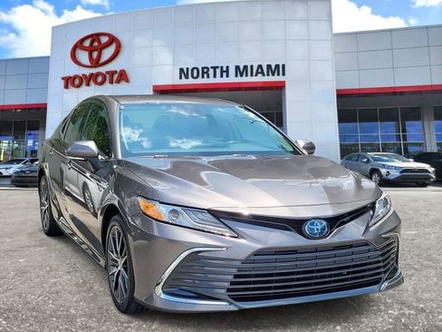 Used 2021 Toyota Camry XLE image 1