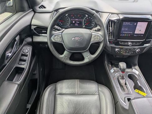 Used 2023 Chevrolet Traverse RS FWD image 18