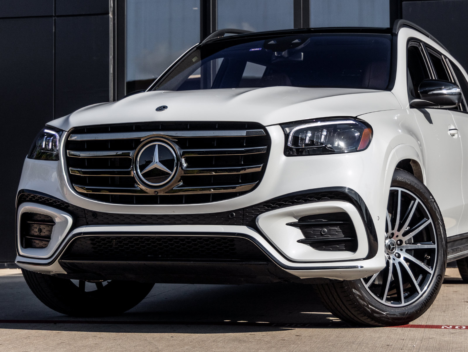 Used 2026 Mercedes-Benz GLS 450 4MATIC image 3