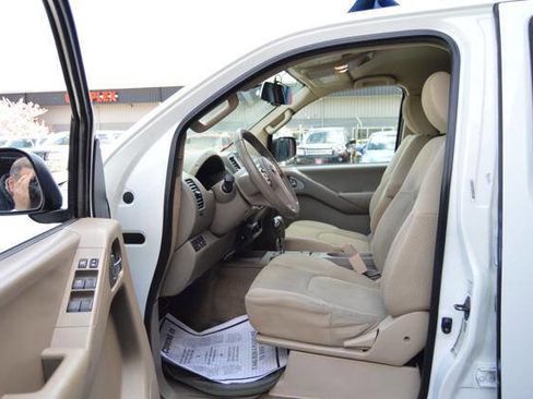 Used 2013 Nissan Frontier SV image 13