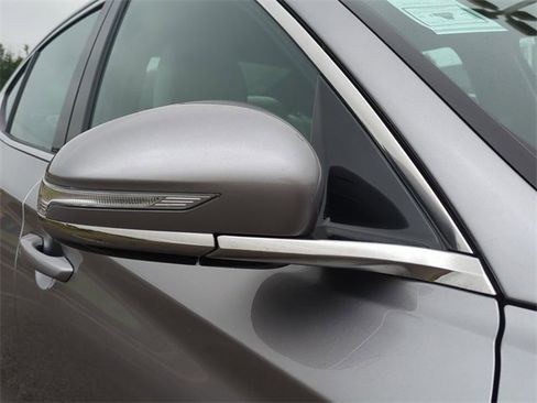 New 2025 Genesis G70 2.5T image 11