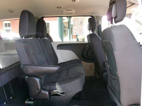 Used 2018 Dodge Grand Caravan SE w/ UConnect Hands-Free Group FWD image 26