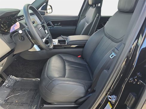 Certified 2025 Land Rover Range Rover SE image 16