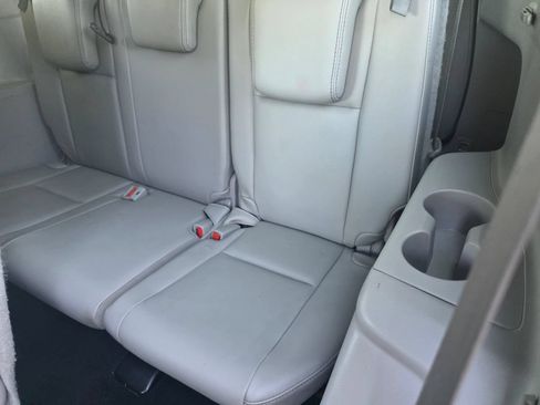 Used 2018 Toyota Highlander Limited w/ Carpet Mat Package (TMS) FWD image 30