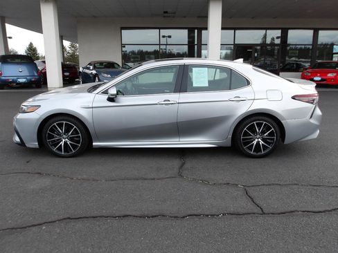 Used 2021 Toyota Camry SE w/ Audio Upgrade Package image 2