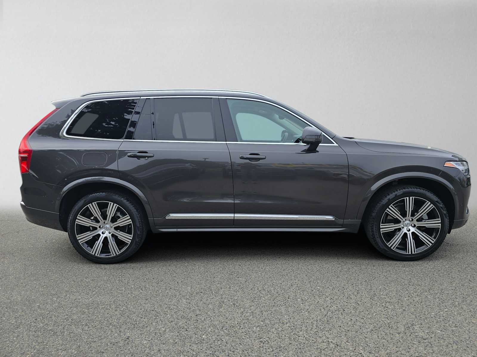 Used 2023 Volvo XC90 T8 Ultimate AWD/4WD image 2