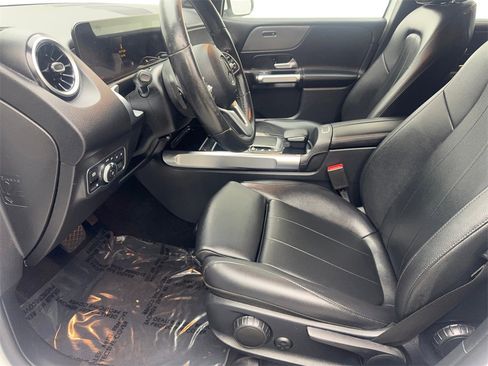 Used 2022 Mercedes-Benz GLB 250 w/ Premium Package Lite image 25