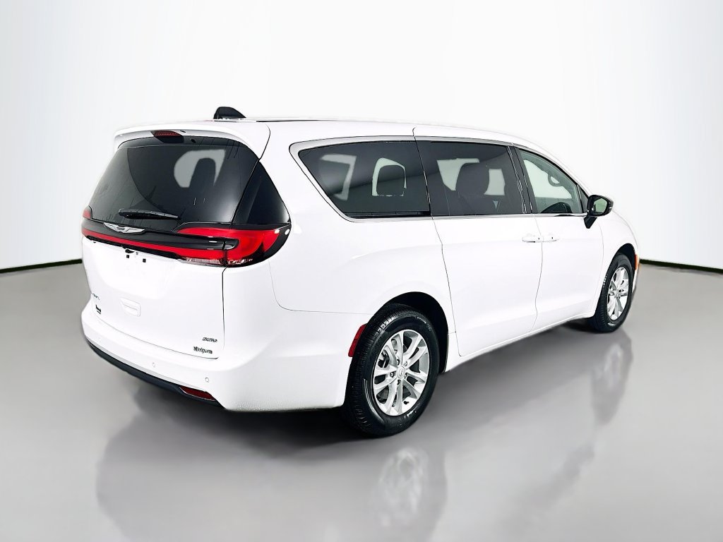 New 2026 Chrysler Pacifica Select AWD/4WD image 7
