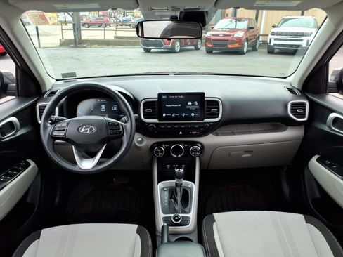 Used 2024 Hyundai Venue SEL image 13