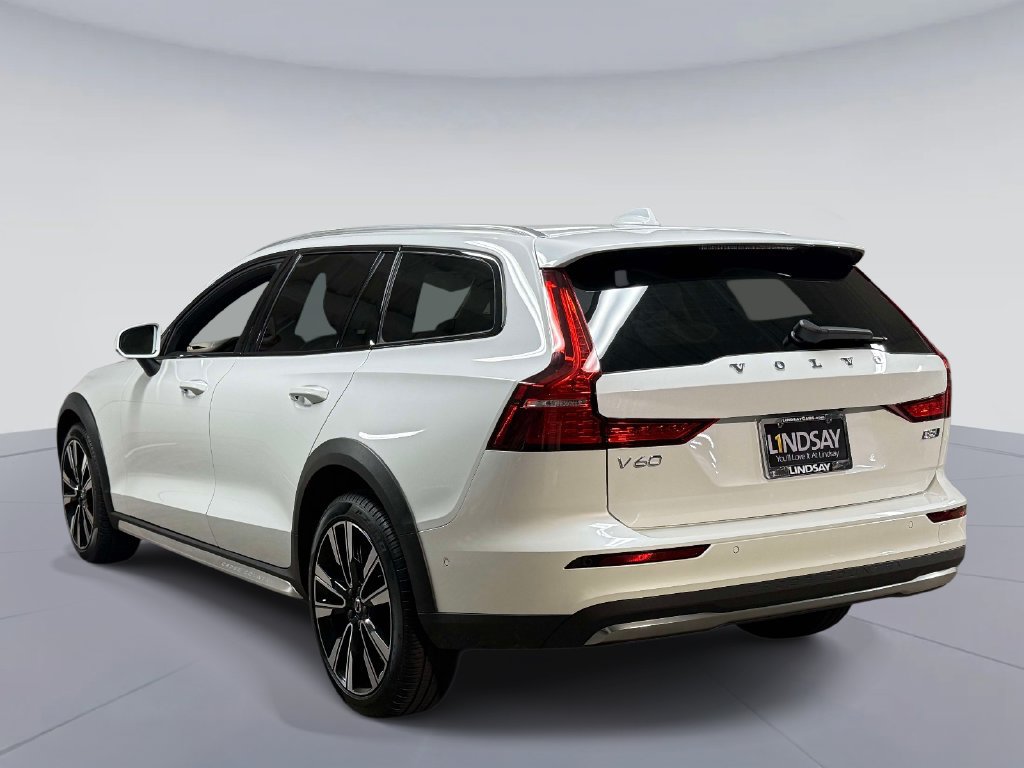 Used 2025 Volvo V60 B5 Cross Country Ultra AWD/4WD image 12