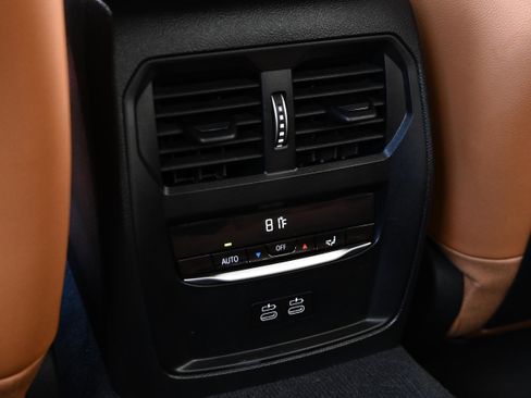 Certified 2025 BMW 330i Sedan image 27