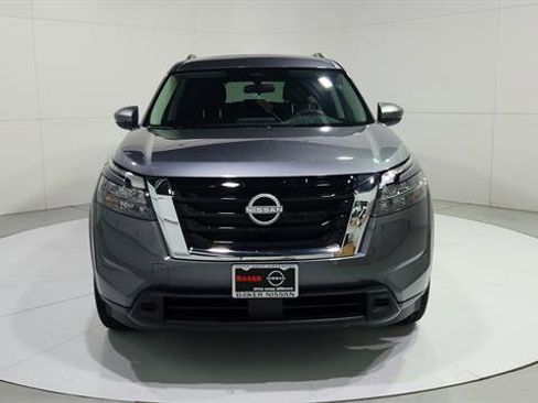 New 2025 Nissan Pathfinder SV image 2