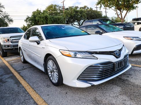 Used 2020 Toyota Camry XLE FWD image 6