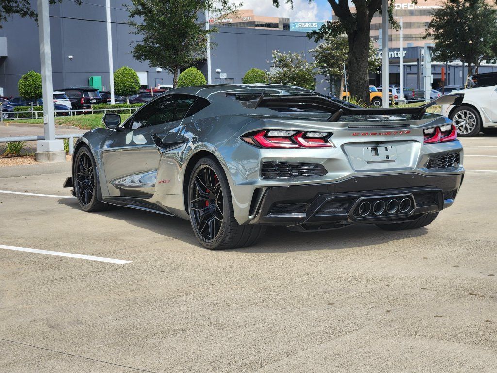 Used 2024 Chevrolet Corvette Z06 w/ Z07 Performance Package RWD image 5