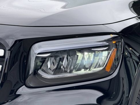 Used 2025 Mercedes-Benz GLB 250 4MATIC image 37