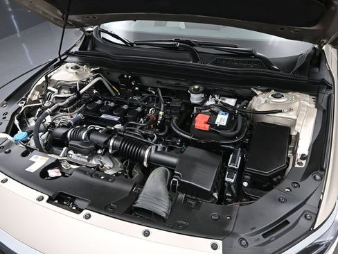 Used 2018 Honda Accord LX image 3