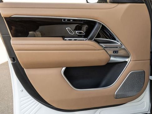 Used 2025 Land Rover Range Rover Autobiography image 13