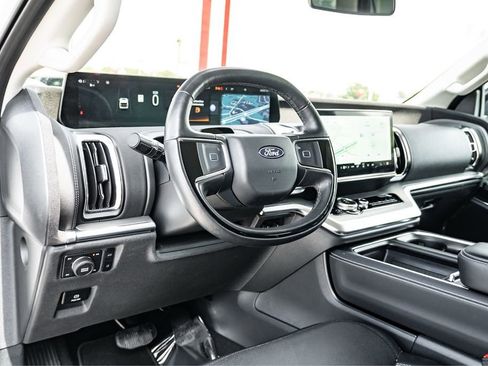Used 2025 Ford Expedition Max Platinum AWD/4WD image 15