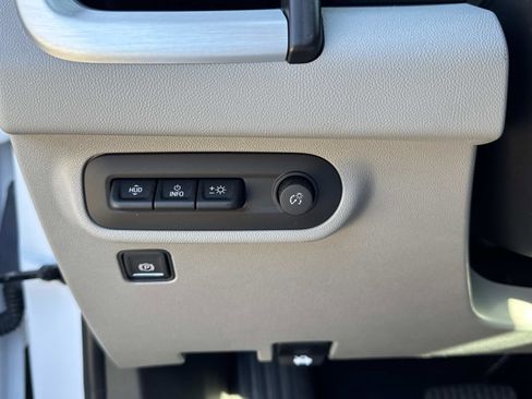 Used 2023 GMC Terrain SLT w/ Tech Package image 27