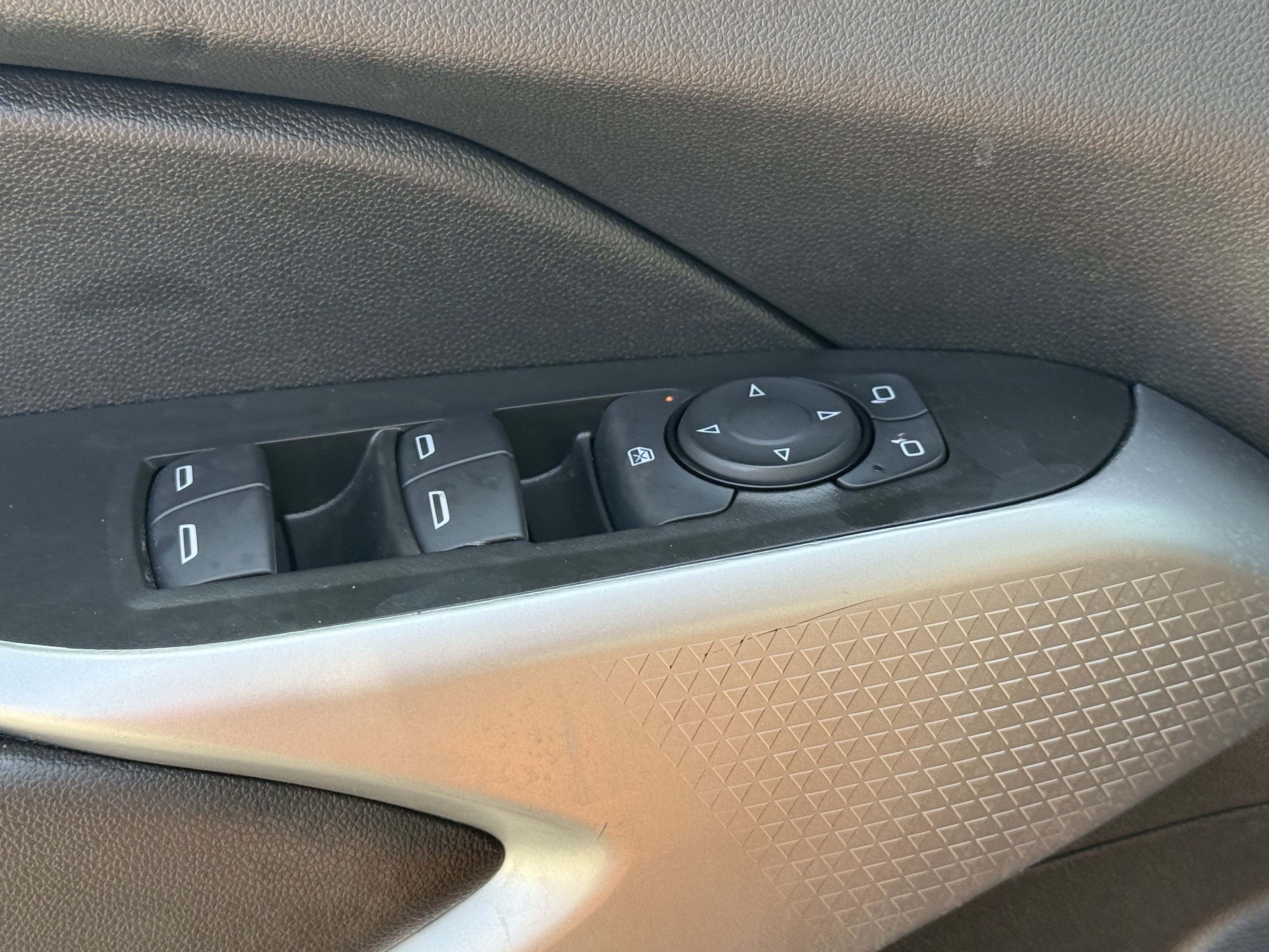 Used 2026 Chevrolet Trax LS FWD image 26