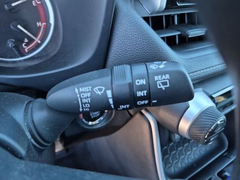 Used 2025 Toyota RAV4 XLE AWD/4WD image 33