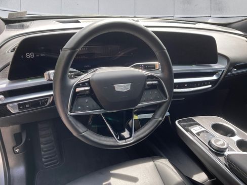 Used 2024 Cadillac Lyriq Luxury AWD/4WD image 13