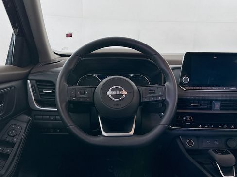 Used 2023 Nissan Rogue SV w/ SV Premium B Package image 18